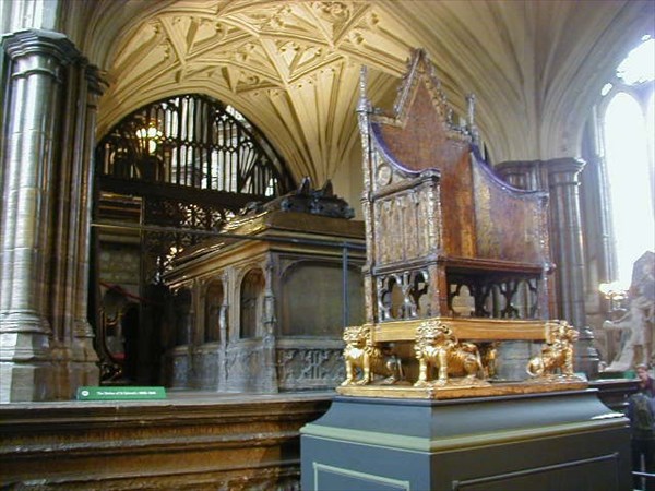 022-Могила Генриха V и Коронационное кресло